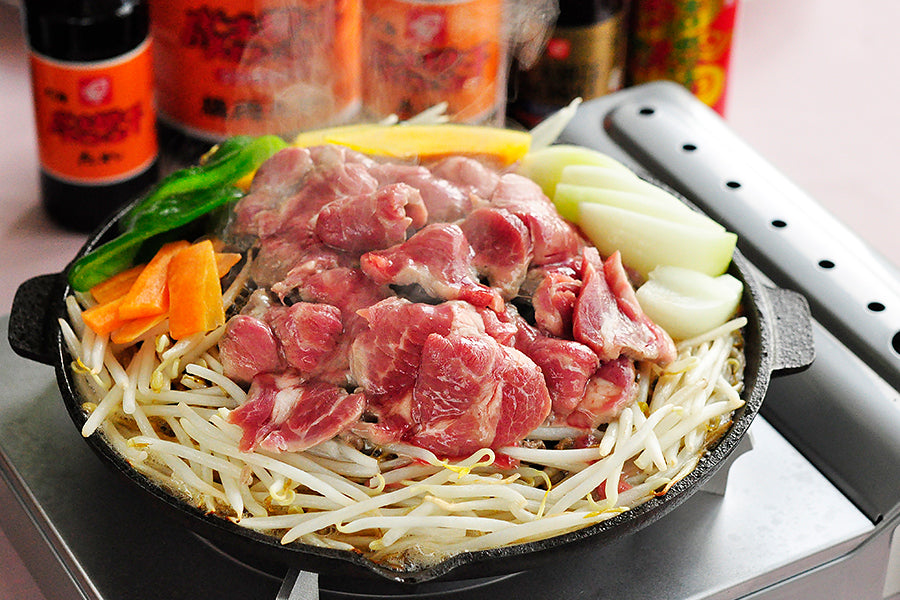 Amazon.co.jp: かねかん竹内 ラム肉 ジンギスカン 自家製フルーツジンたれ ベル成吉思汗たれ セット 南北海道 BBQ 冬 忘年会クリスマス 1kg 250g×4ラムロール : 食品・飲料・お酒