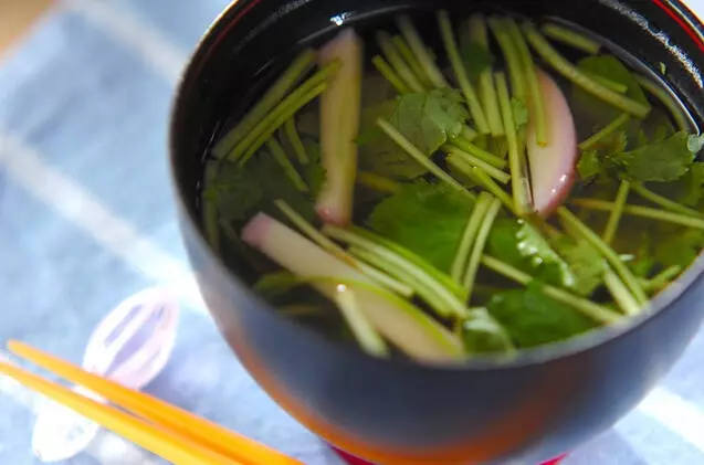 「お吸い物」の基本レシピ♪決め手は身近なアレだった