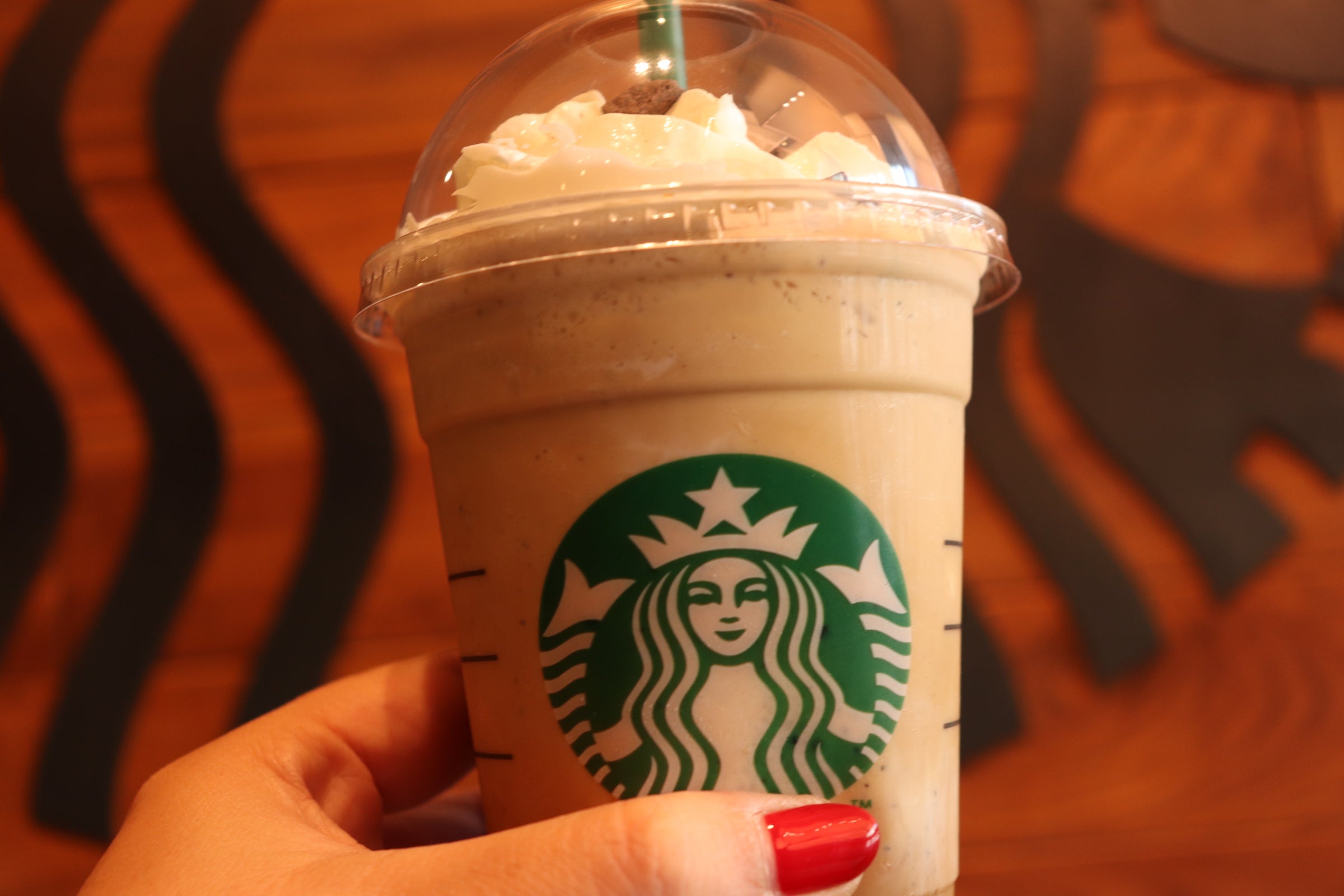 スタバ ザクザク食感がたまらない！チョコ尽くしのアフォガート フラペチーノ！オーダーのポイントとは みんと- エキスパート - Yahoo!ニュース