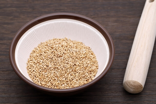 黒ごまと白ごまの違いは？旬や栄養について解説！レシピもご紹介デリッシュキッチン