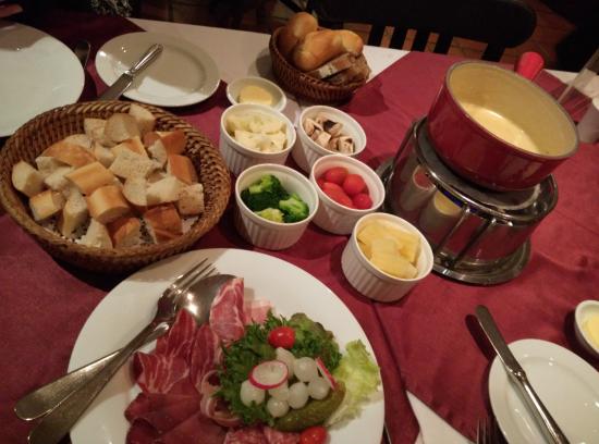 コールドカットとチーズの食べ物の写真レシピのアイデアを盛り合わせ無料写真