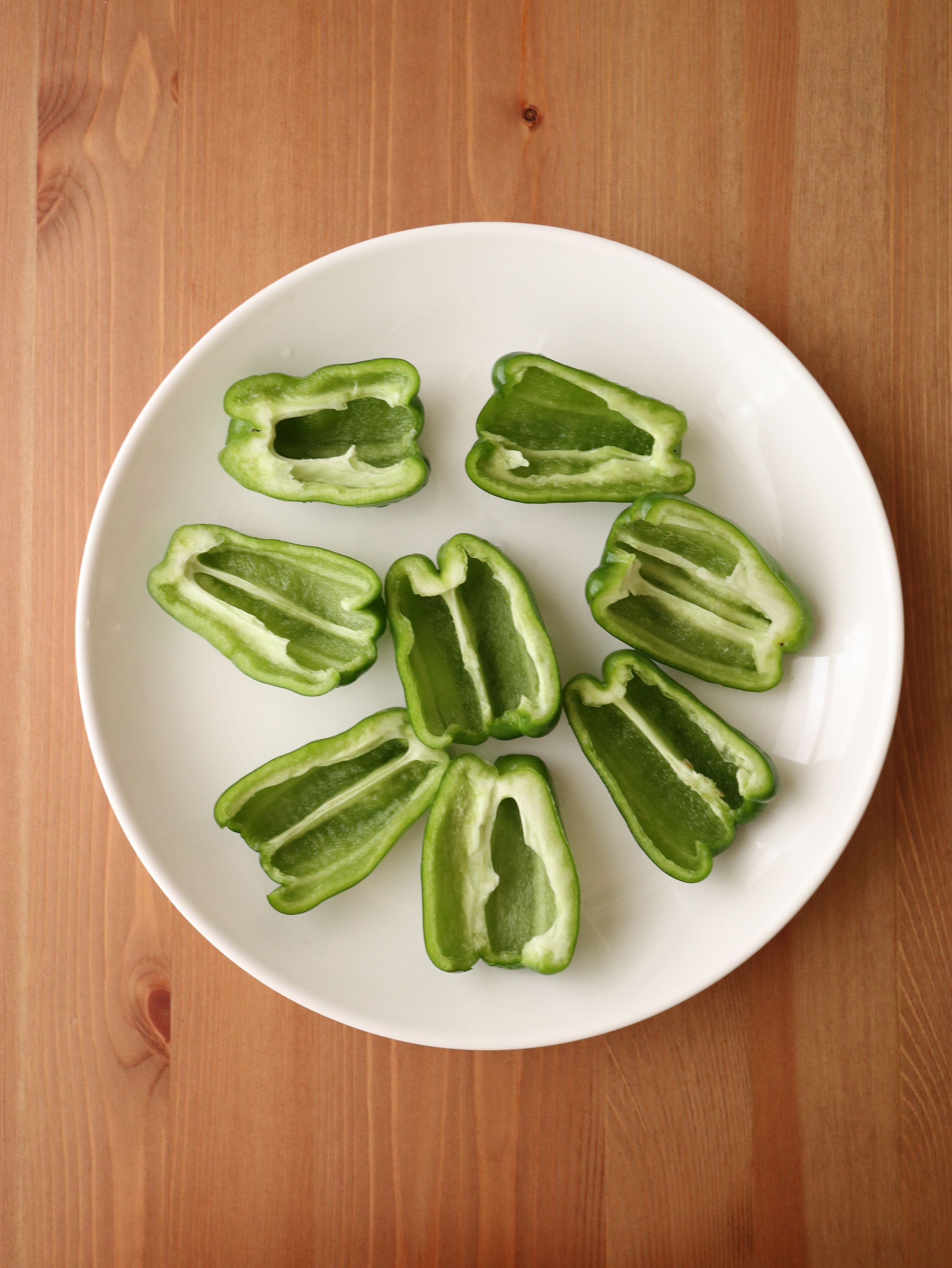 玉ねぎなしでも肉汁ジュワ！ピーマンの肉詰め