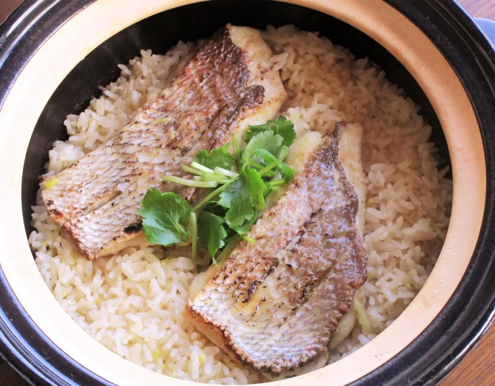 魚のプロ直伝 旨みと香りがすごい！ 切り身で作る鯛めしレシピ。 鯛のさばき方解説も三越伊勢丹の食メディアFOODIE フーディー