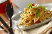 Padonniおすすめレシピ人気のレシピのご紹介です。 ・ 材料 2~3人分ストライプ小さい蝶ちょパスタ 40g ストライプ小さい帽子のパスタ 30gあさり 殻付き400g オリーブの実 15個 プチトマト 10個 細かく刻んだアンチョビ 適量 ケイパー 大さじ1 オレガノ 適量