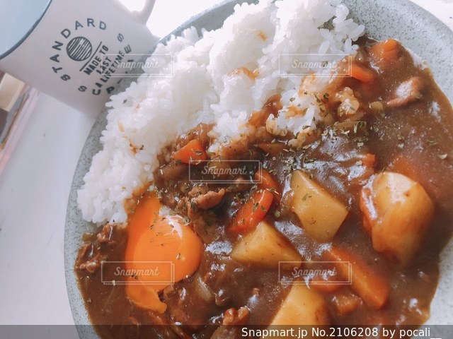 映えする、撮り方ではないが、🙄本格的、キーマカレー、ドライカレー、牛すじカレー、レッドカレー、グリーンカレー、ハヤシライス、野菜カレー😱😱本人も驚く、カレー7種類、 丼も増えていきます、🙄🙄プレオープンは、３１日まで、😄😄面白いカフェ？一度遊びに来て