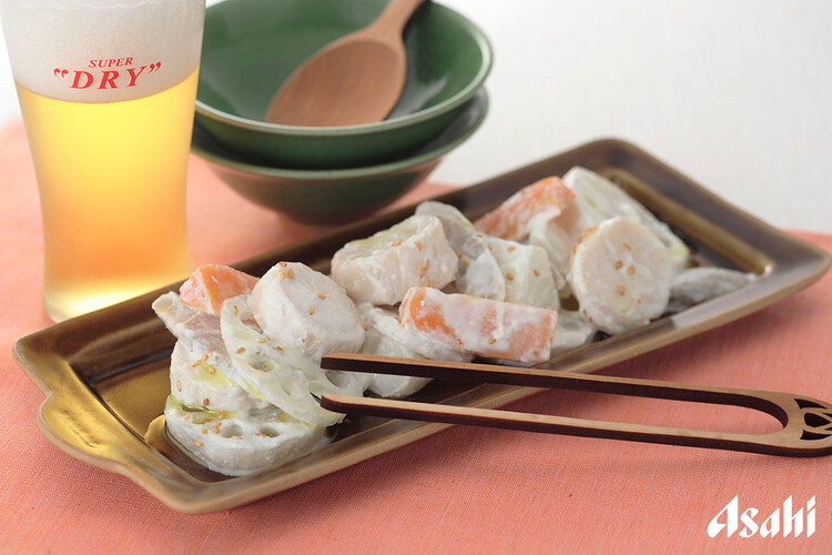 キウイとキュウリ、リコッタチーズのサラダ』 薄くスライスしたキュウリとズッキーニの食感 ゴールデンキウイとパッションフルーツの酸味 クレソンの苦味シンプルに塩とオリーブオイル、フルーツの酸味で お召し上がりください 🥝🥒🌿