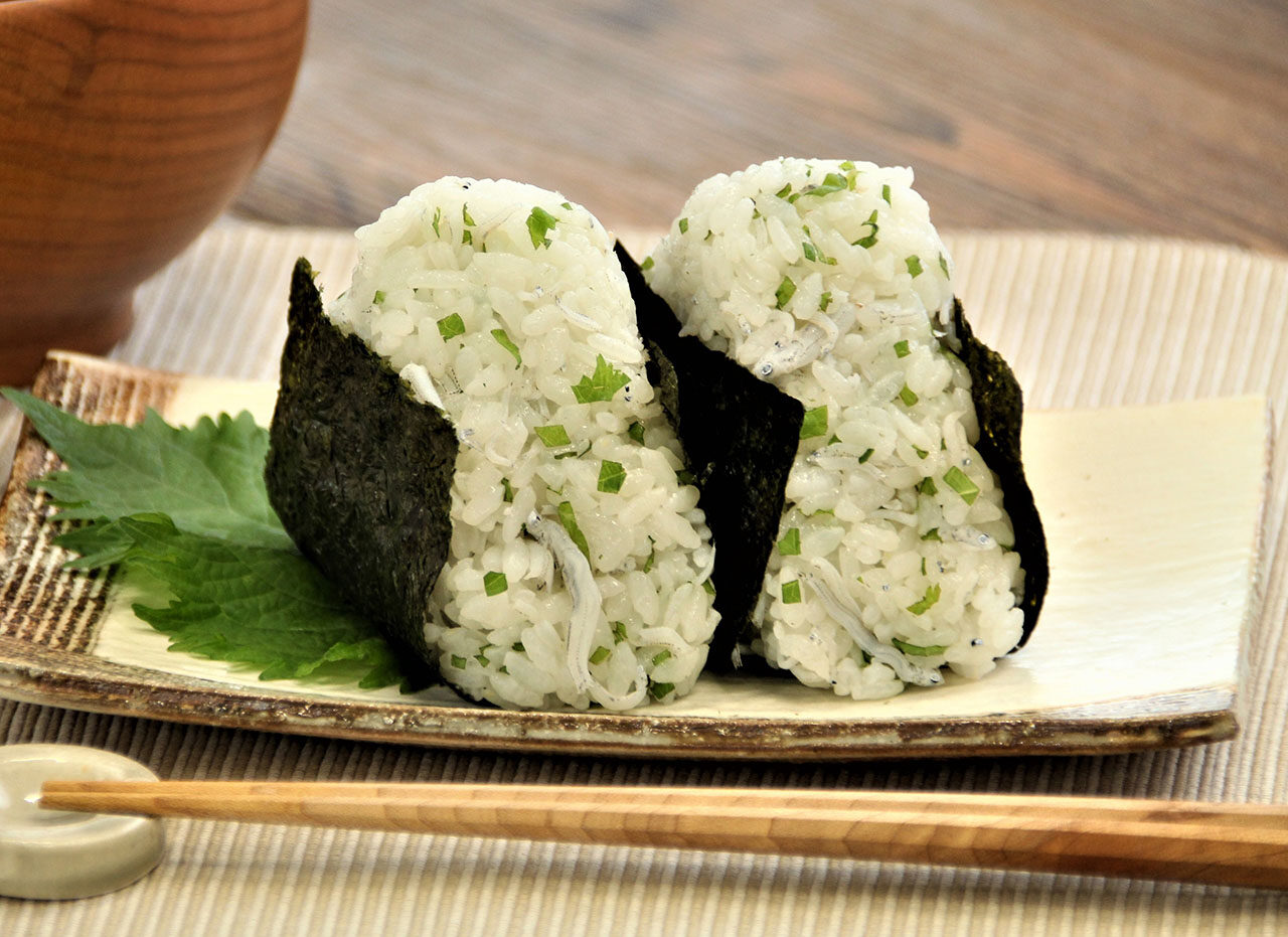 基本からアレンジまで！思わずつくりたくなる「しらす おにぎり 大葉」のレシピ集クックパッド