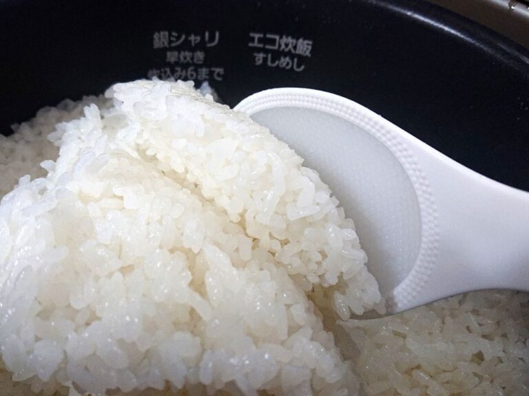 お米を炊くときはあれを入れて！炊飯の裏技に「冷めてもやわらかい」「期待以上」 - macaroni
