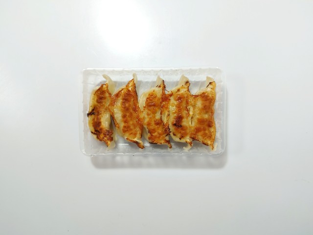 セブンイレブン 味の素 にんにくマシマシ餃子 新作コンビニ冷凍 食品 進撃のグルメチェーン店、コンビニ、新メニュー、新商品、スイーツなどの最新グルメを最速でお届け