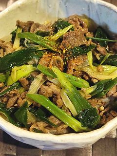 新玉ねぎの甘味炸裂！硬くならない牛丼の超簡単レシピ