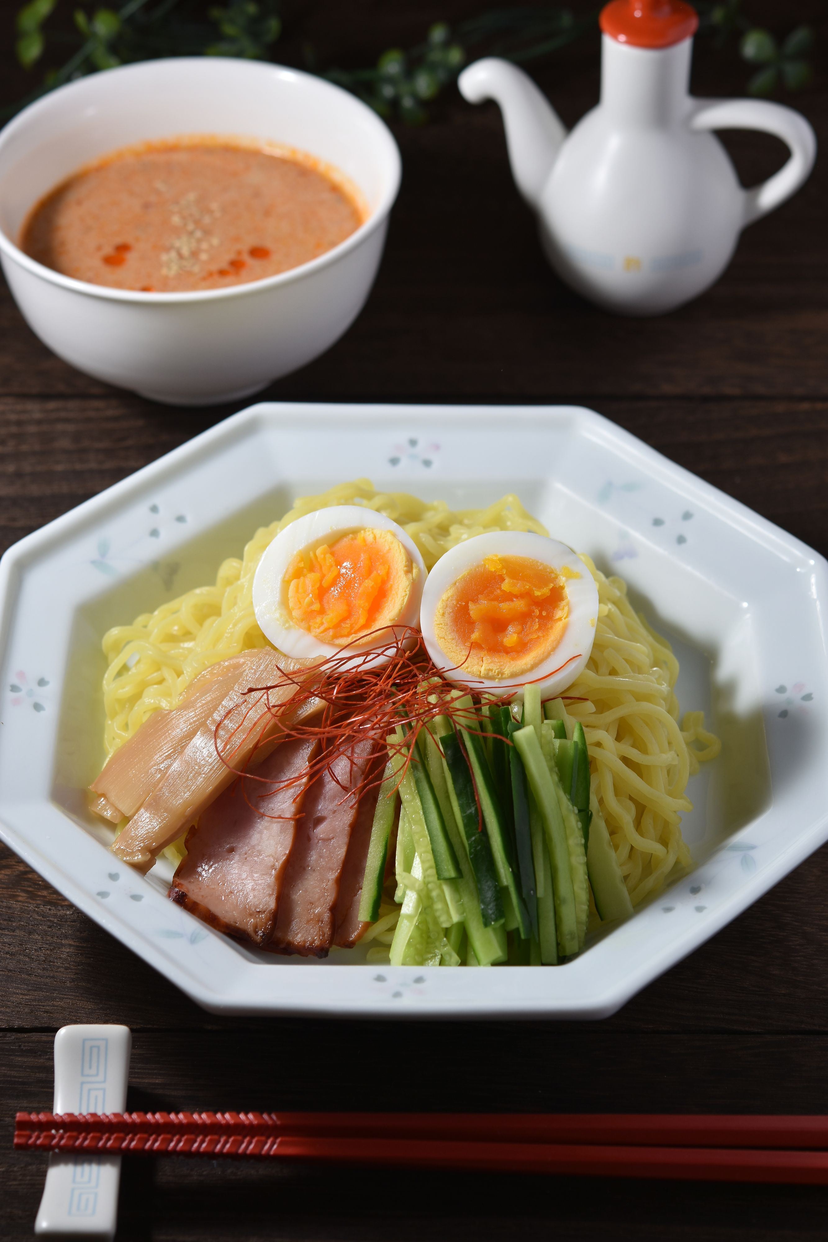 旨味と辛さが絶妙！豆乳坦々麺の作り方とおすすめトッピング - macaroni