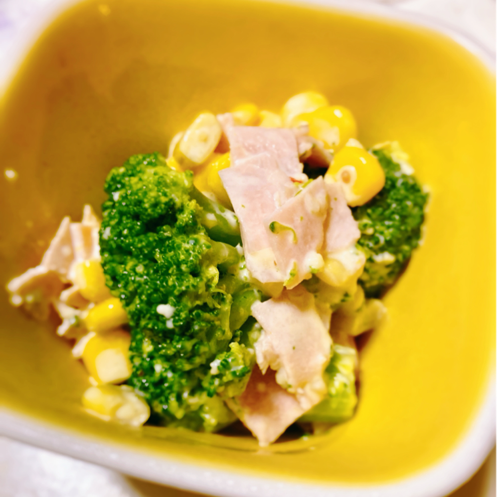 ブロッコリーとハムのソテ