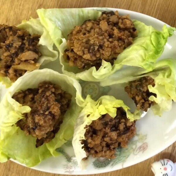 豚ニラそぼろのレタス包み