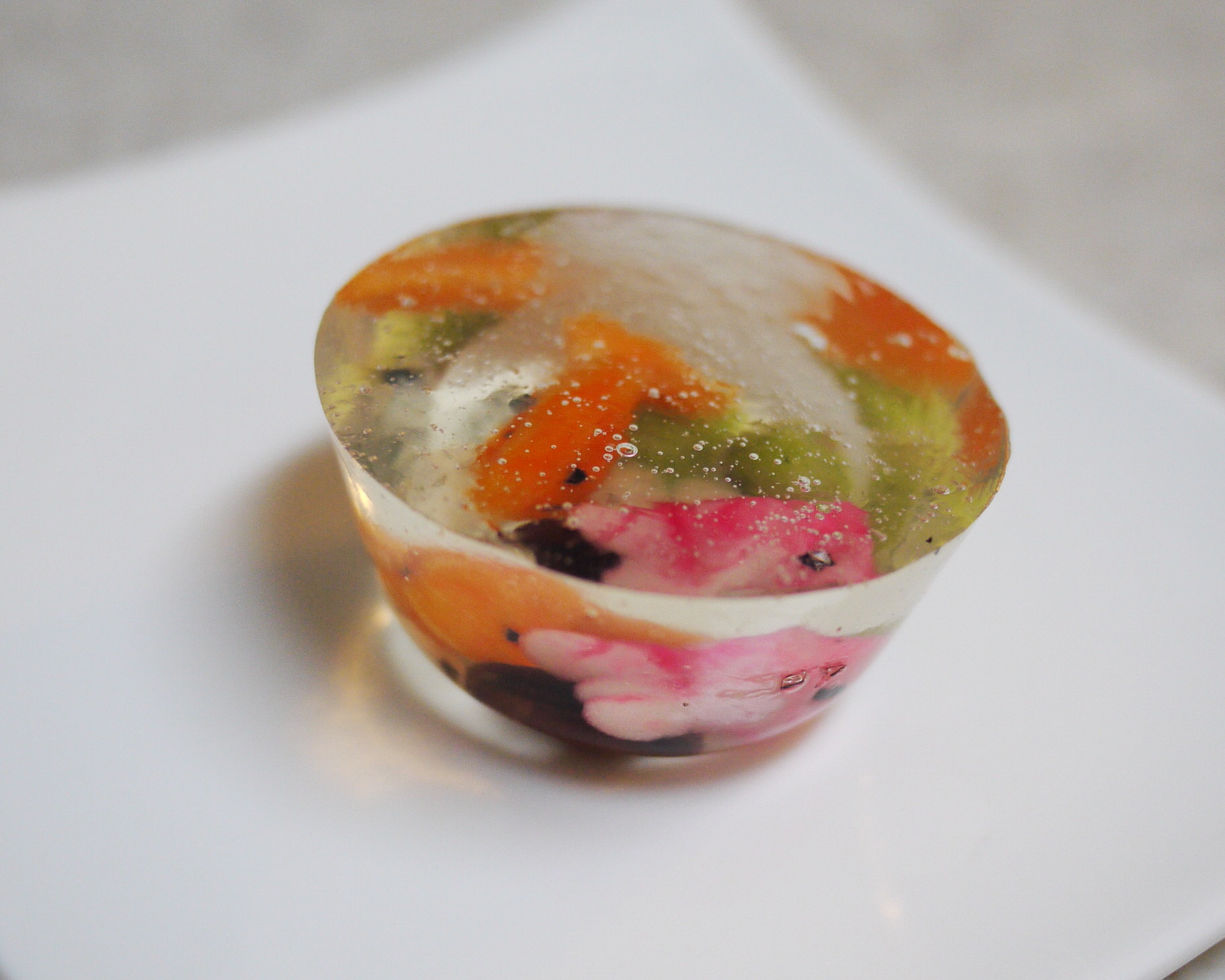 気泡がまるで銀河のように輝く。老舗和菓子店が常識を覆して生んだネオ和菓子「空ノムコウ」Sheage シェアージュ