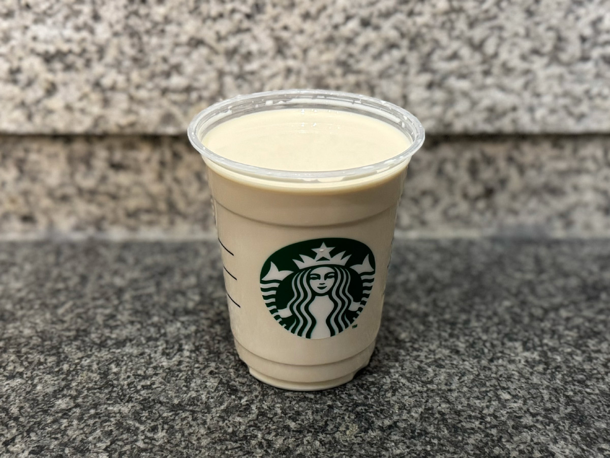 スタバカスタム ムース追加で絶品ミルクティーを作る方法 - JJ