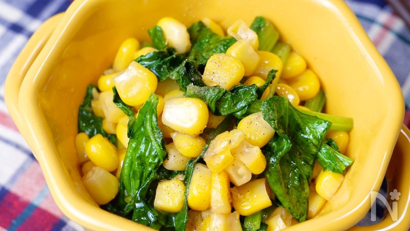 レンジで作る簡単副菜♪きのことほうれんそうとコーンのめんつゆバタ