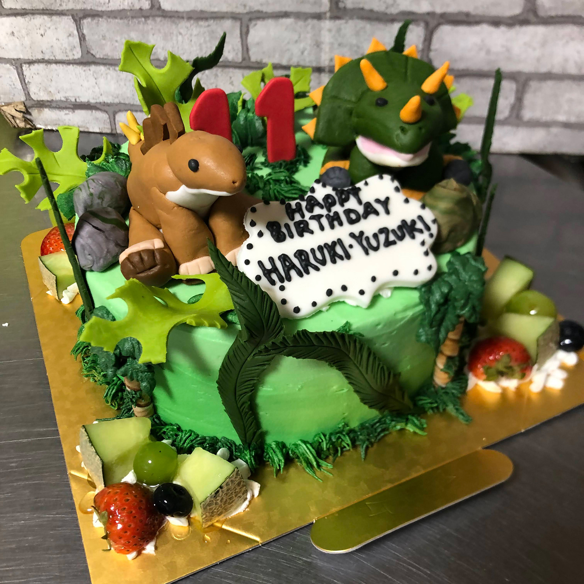 恐竜ケーキ 誕生日 ケーキ バースデーケーキ 4号 シフォンケーキ チョコレート 阪急百貨店 ギフト プレゼント 子供 お祝い フィギュア 福井県立恐竜博物館福井と言えば！の恐竜ケーキ🦖公式 出雲記念館