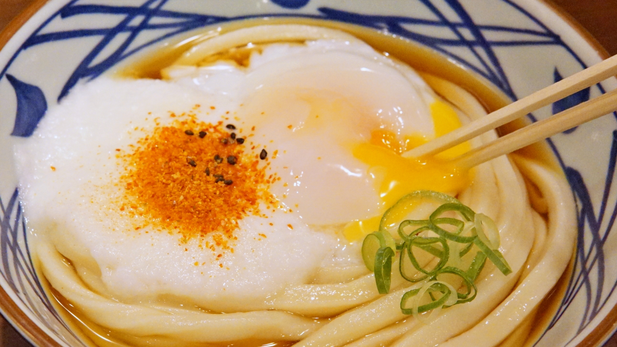 丸亀製麺 甘辛すき焼き風「神戸牛と大和芋のとろ玉うどん」「神戸牛すき焼き丼」発売食品産業新聞社ニュースWEB