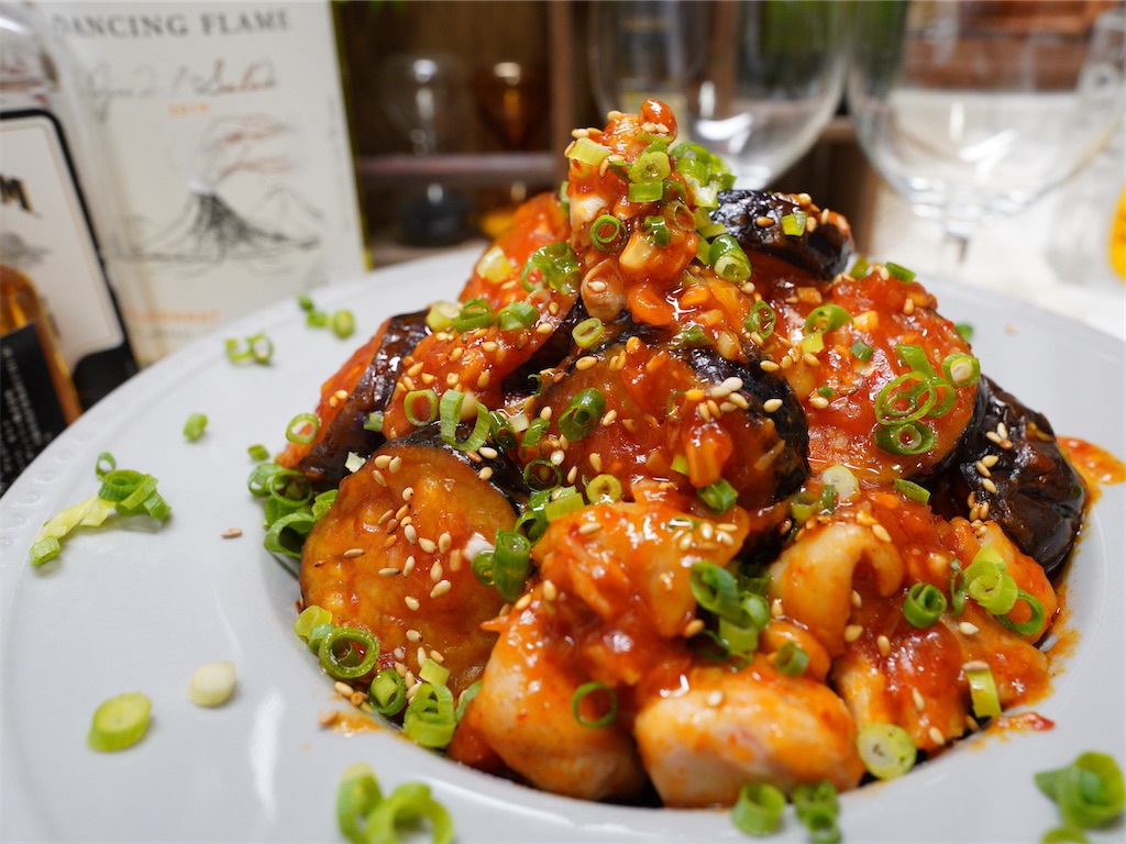 スイートチリソースとハーブのチキン丼タイフードを使ったアレンジレシピタイフードヤマモリ