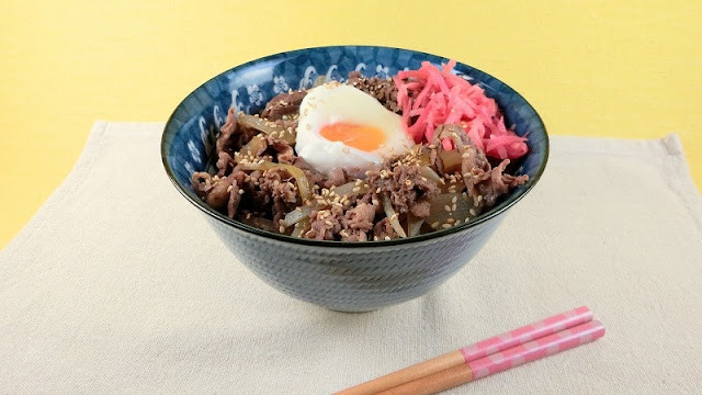 簡単でうまい！牛丼の作り方。キムチをトッピングで更に美味しいひだまり夫婦