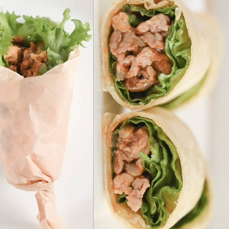 トルティーヤ🍱, こんばんは〜☺︎, トルティーヤです😊, トルティーヤの生地は、スーパーに売っている市販のものを使用しました。,うちの近所のスーパーでは、トルティーヤの生地が２種類置いてあって、一種類はメキシカンのタコスとか置いてある所にあるのと、もう一種類はチルドの所にピザ生地とかと一緒に置いてあるのがあります。,こちらはチルドの方に置いてある生地です。,