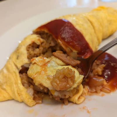 浅草『リスボン』池波正太郎も愛した90年の味！時代を超えて輝くザクザク食感のカツカレー – Syupoシュポ