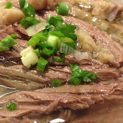 平日でも行列！見つけづらい路地の柔らか牛バラ肉麺「九記牛腩」☆Kau Kee Beef Noodle Shop in Hong Kong :Little random talks in 香港♪