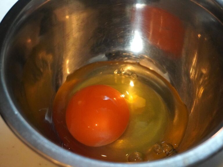 余った黄身を活用できる！お菓子やおかずの人気レシピ５選残り物リメイクレシピ