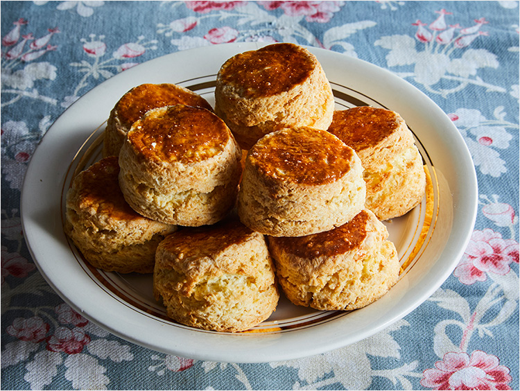 これだけのためにスタバに通いたい。297円の「秋スイーツ」どこを食べてもめっちゃウマい