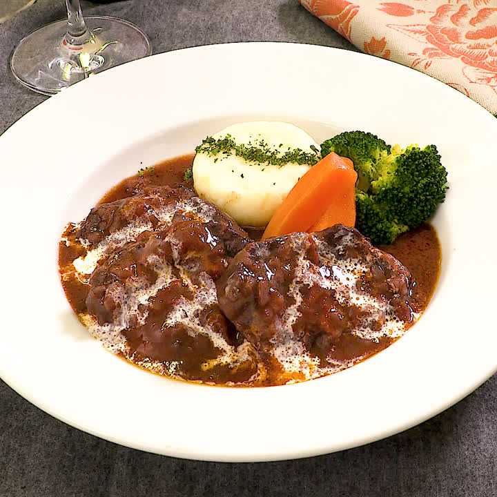 キャベツたっぷりもつ煮込み