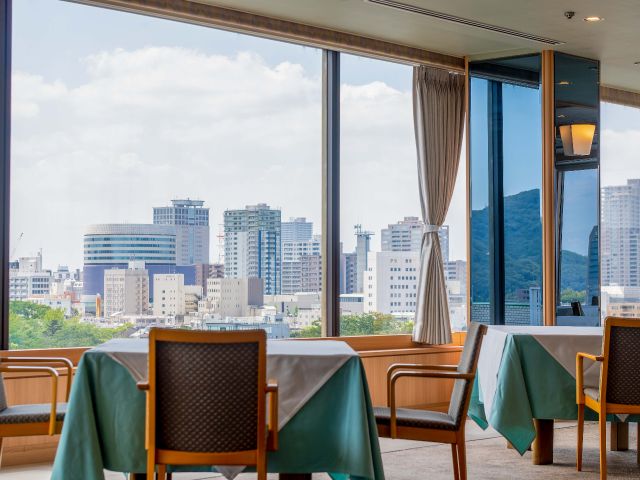 店舗案内岡山後楽園外苑に位置する和食のお食事処です