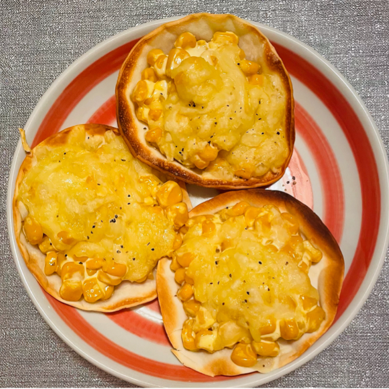 餃子の皮で ミニマヨコーンピザクラシル