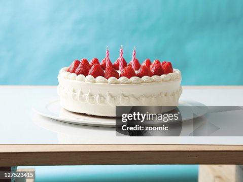 バースデーケーキの写真 - 無料の高画質写真をダウンロードFreepik