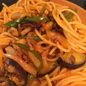 なすとピーマンたっぷりナポリタン