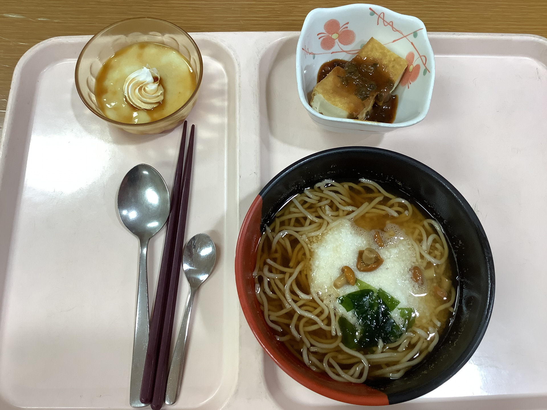 ᗦ↞ᐊ ᗦ↞ᐊ 献立 𖠅. 𖧷麦とろごはん@delonghi_japan ブラウンマルチクイック のブレンダーでふわふわとろろに感動✨𖧷鮭のあら汁 𖧷四日市風トンテキウスターソース大さじ2、醤油・みりん各大さじ1・砂糖小さじ2𖧷もやしとピーマン炒め 𖧷かぼちゃ