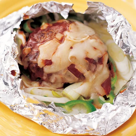 ふっくらジューシー！ホイルで簡単「包み焼きハンバーグ」