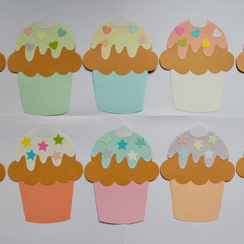 かわいい動物たちのパクパクケーキ壁面』を作りました🍰 ケーキを作るのって 難しい〜🍰💦 美味しそうに見せるのが、とっても難しいのです😅何度も何度もケーキの写真を見たりして作り上げました😊♬ うんうん、とっても美味しそう❣️❣️ 喜んでもらえたら嬉しいです